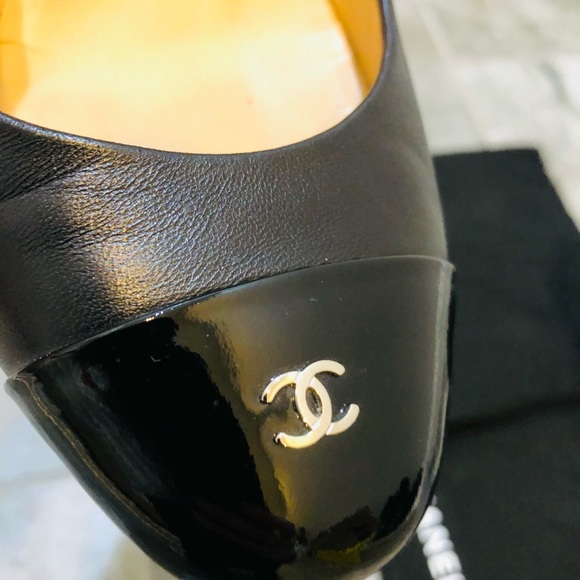 CHANEL Round Toe Leather Pumps - Picture 4 of 12